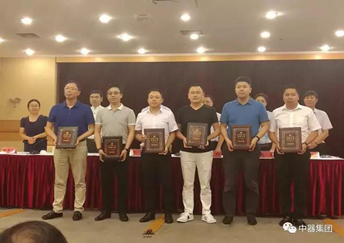 
張學(xué)旺董事長(zhǎng)榮獲奉賢區(qū)工商聯(lián)&ldquo;光彩之星&rdquo;榮譽(yù)稱(chēng)號(hào)